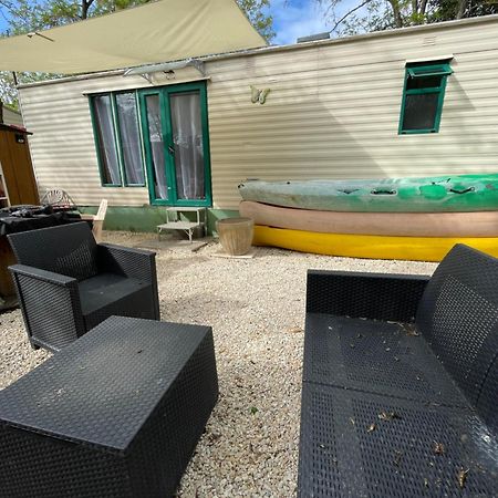 Camping Des Acacias Saint-Paulet-de-Caisson Bagian luar foto
